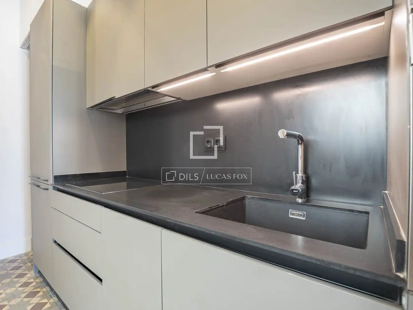 Kitchen of Flat for sale in Barcelona  with Air Conditioner and Balcony