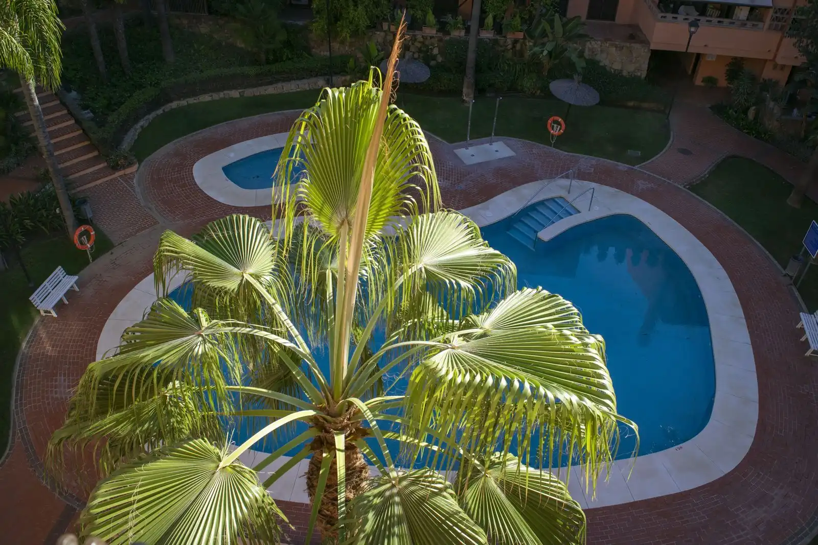 Piscina de Dúplex en venta en Marbella con Aire acondicionado, Terraza y Trastero