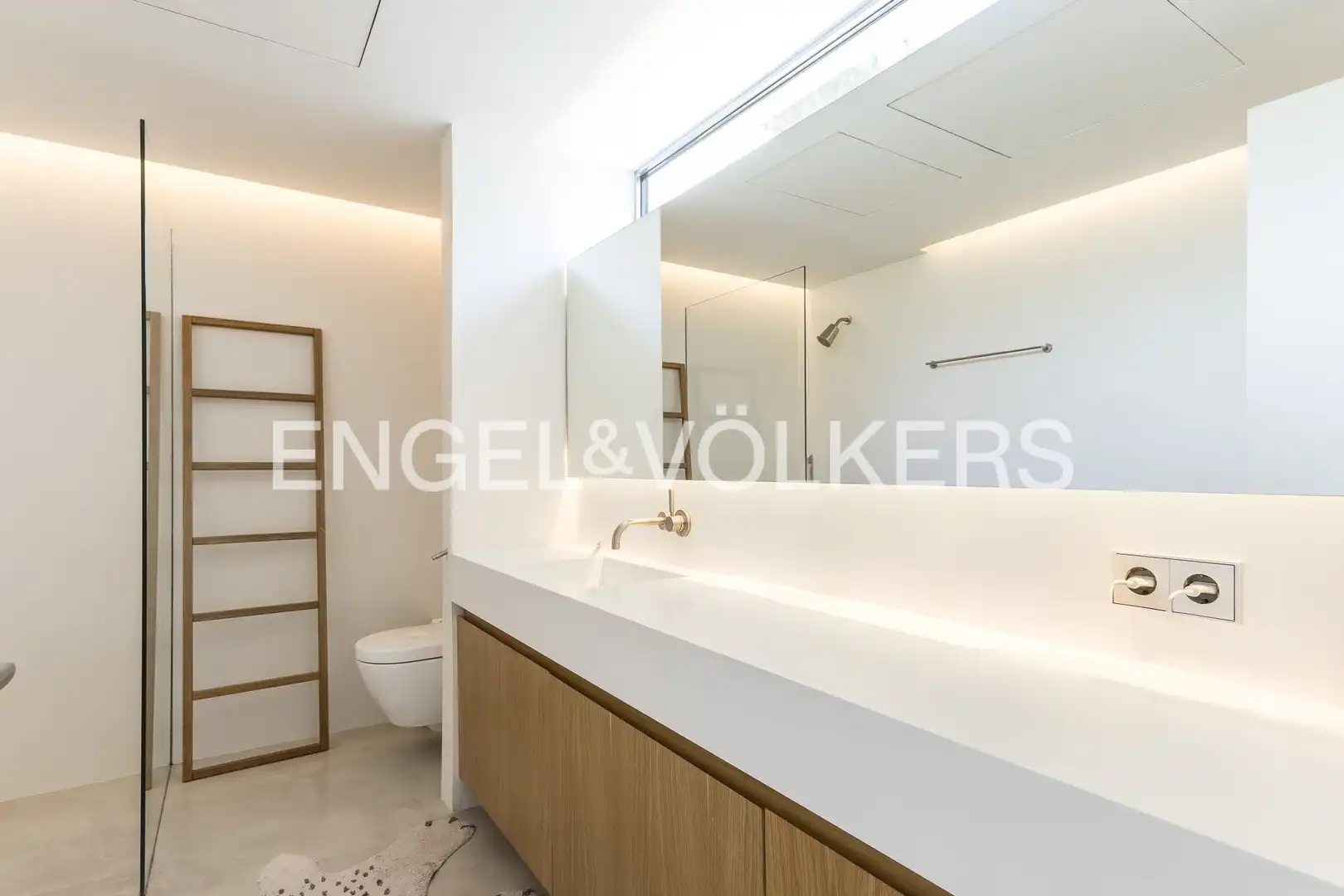 Bathroom of Houses for rent in Castelldefels  with Air Conditioner, Heating and Private garden