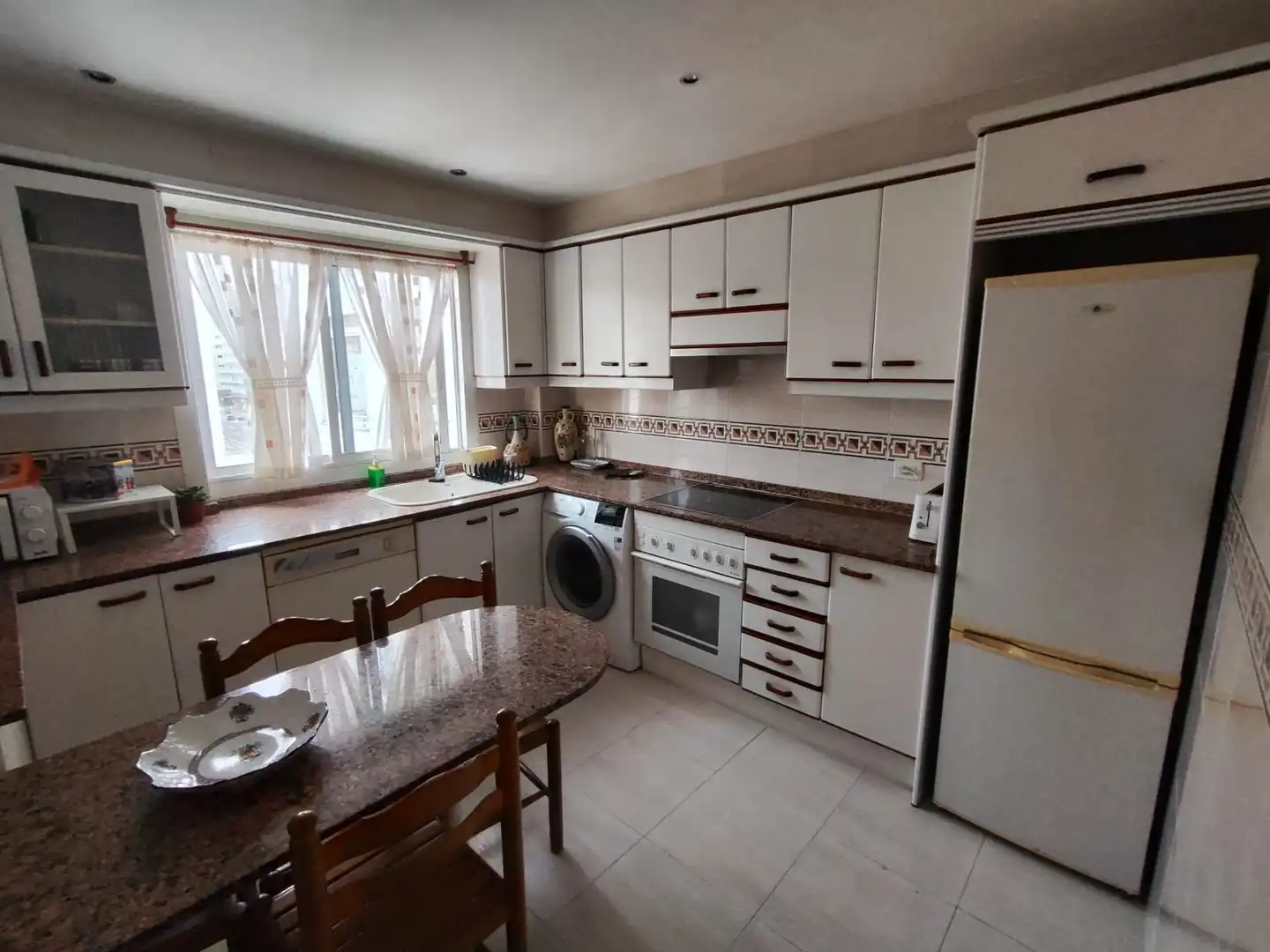 Cocina de Piso de alquiler en A Coruña Capital  con Calefacción y Amueblado