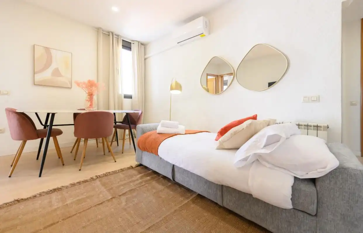Dormitori de Àtic de lloguer en Madrid amb Aire condicionat, Calefacció i Parquet