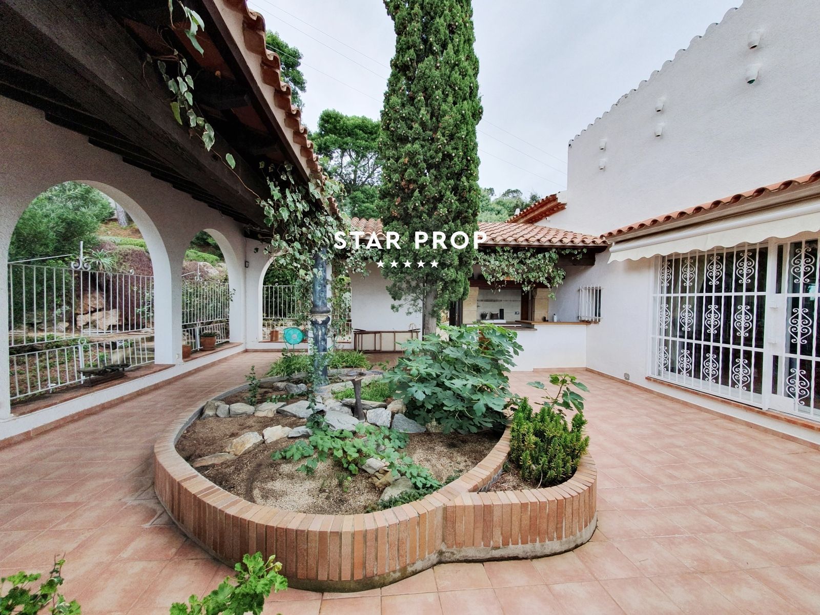 Vista exterior de Casa o xalet en venda en Llançà amb Aire condicionat, Traster i Piscina