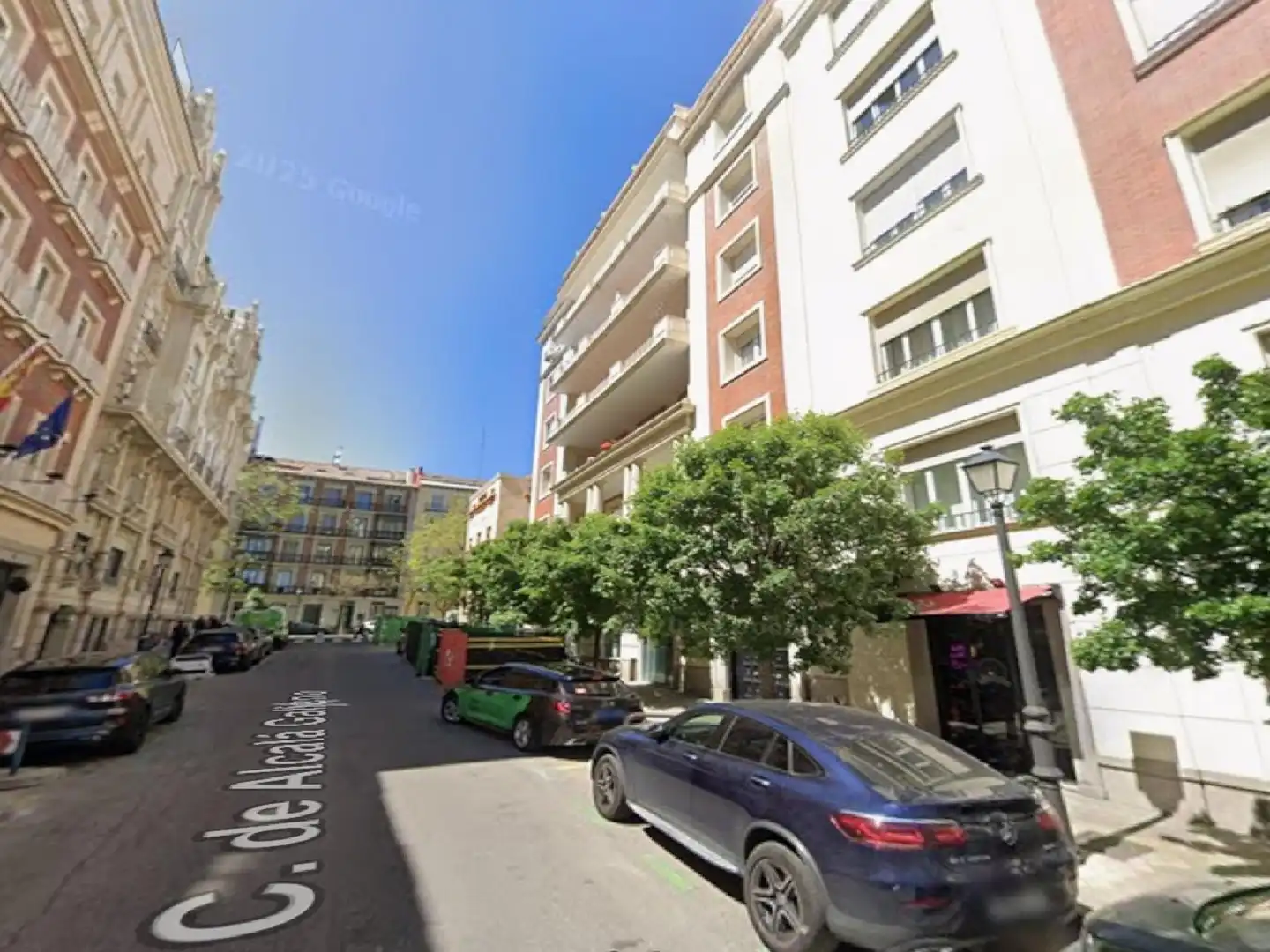 Exterior view of Commercial properties for sale in  Madrid Capital