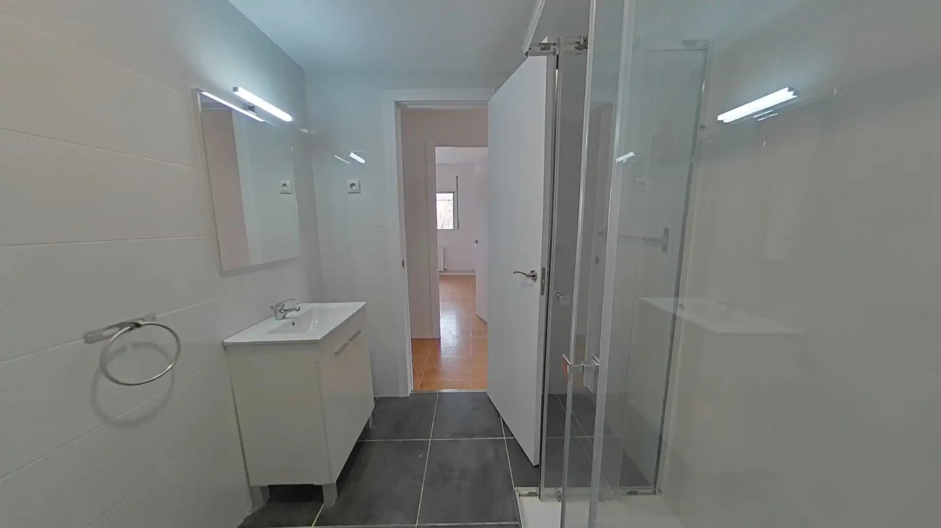 Bathroom of Flat for sale in Madrid