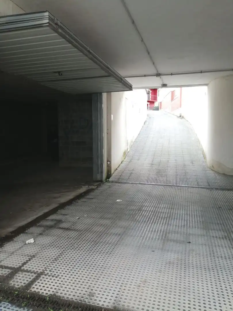Parkplatz von Garage zum Verkauf in Torrelavega 