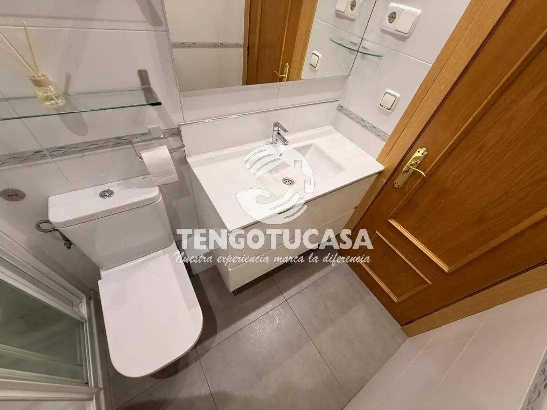 Bathroom of Flat for sale in Madrid  with Air Conditioner, Heating and Furnished