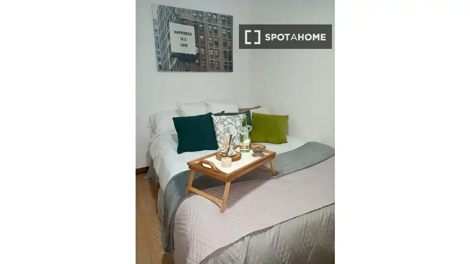 Schlafzimmer von Wohnung zur Miete in Madrid mit Klimaanlage, Heizung und Möbliert