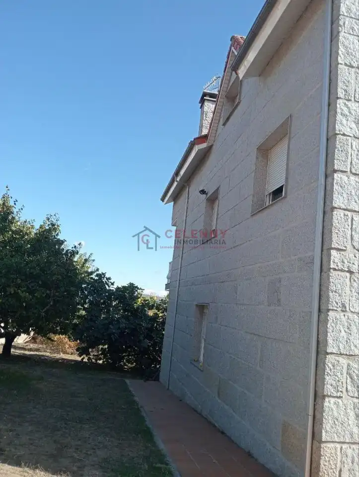 Exterior view of Houses for sale in Toén  with Heating, Private garden and Terrace