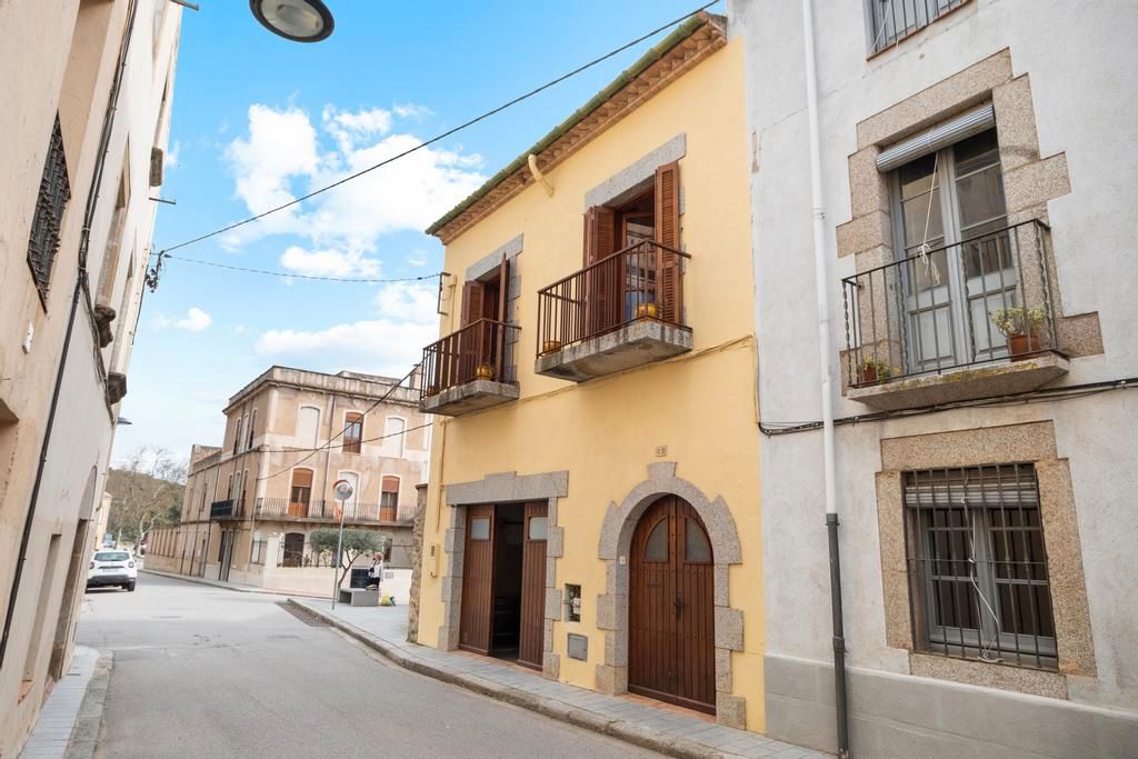 Exterior view of House or chalet for sale in Boadella i les Escaules  with Private garden