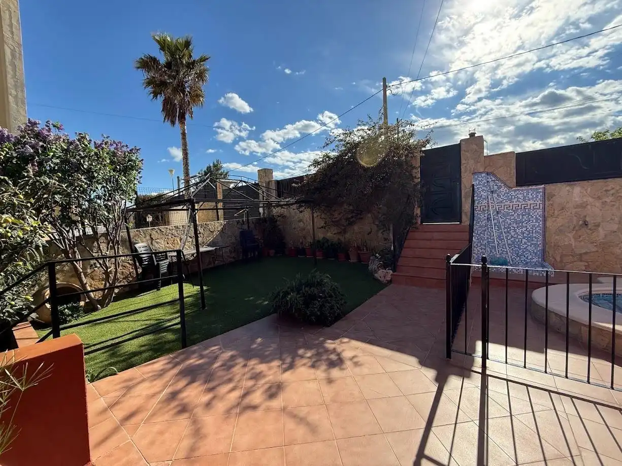 Terrassa de Casa o xalet en venda en Chiva amb Aire condicionat, Calefacció i Jardí privat