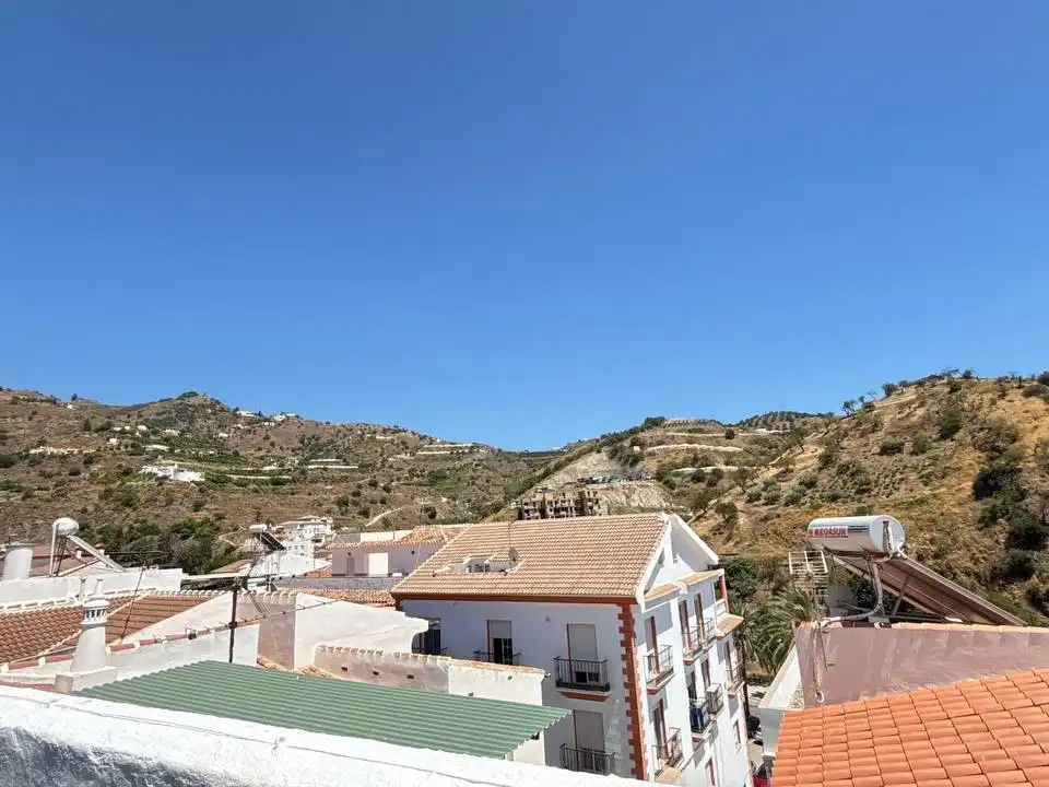 Vista exterior de Casa adosada en venda en Algarrobo amb Aire condicionat, Terrassa i Balcó