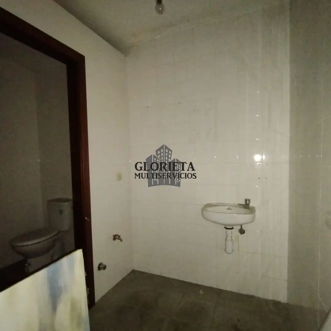 Badezimmer von Geschaftsraum zum Verkauf in Centro Urbano