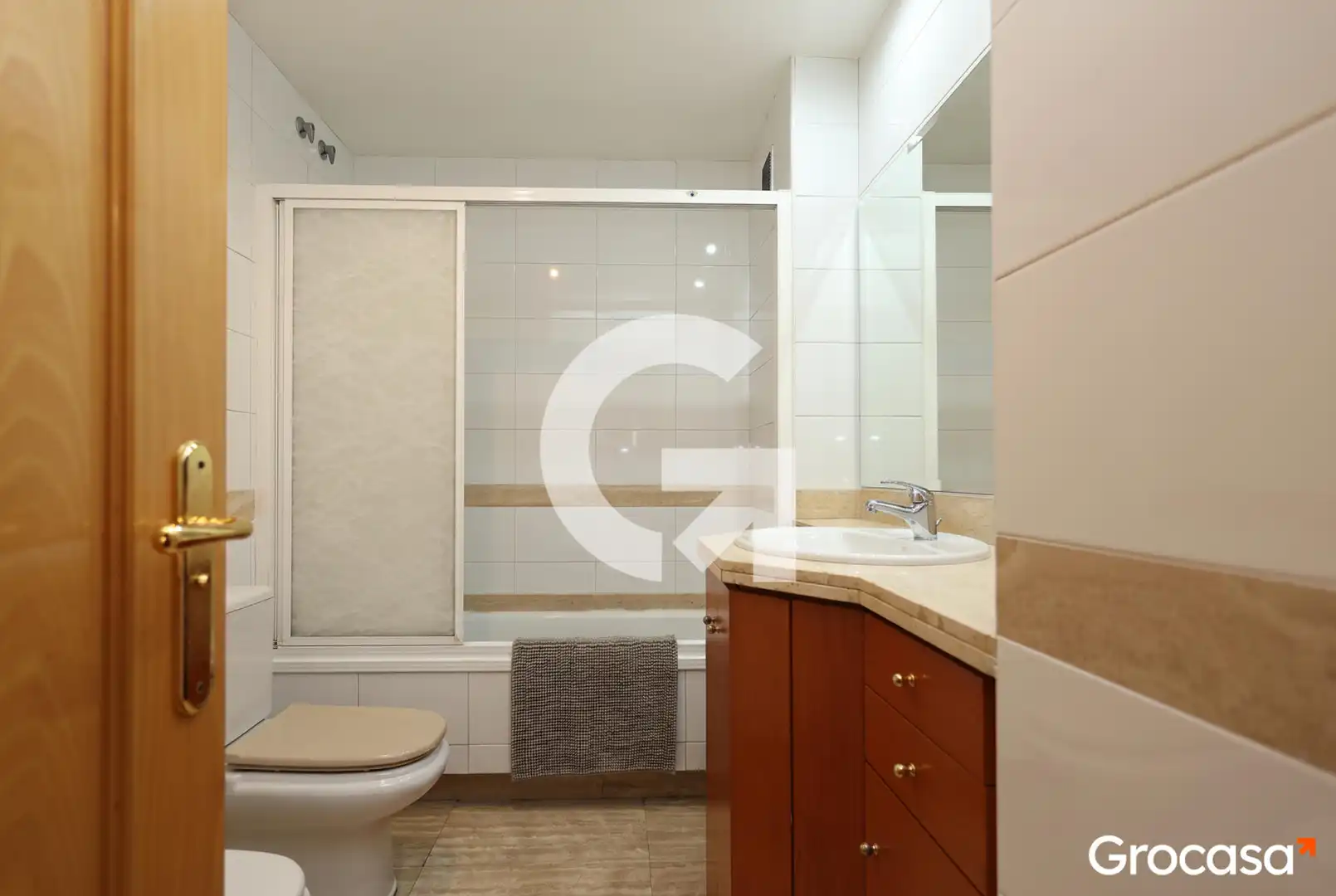 Baño de Piso en venta en L'Hospitalet de Llobregat con Aire acondicionado, Calefacción y Horno