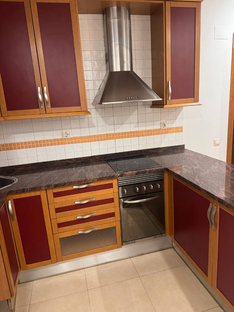 Cuina de Apartament de lloguer en Mataró amb Aire condicionat, Terrassa i Forn