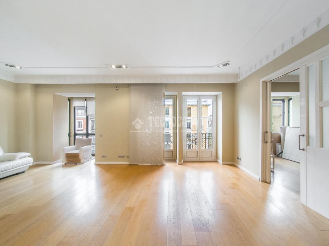 Exterior view of Flat for sale in  Madrid Capital  with Air Conditioner, Heating and Balcony