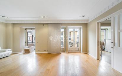 Exterior view of Flat for sale in  Madrid Capital  with Air Conditioner, Heating and Balcony