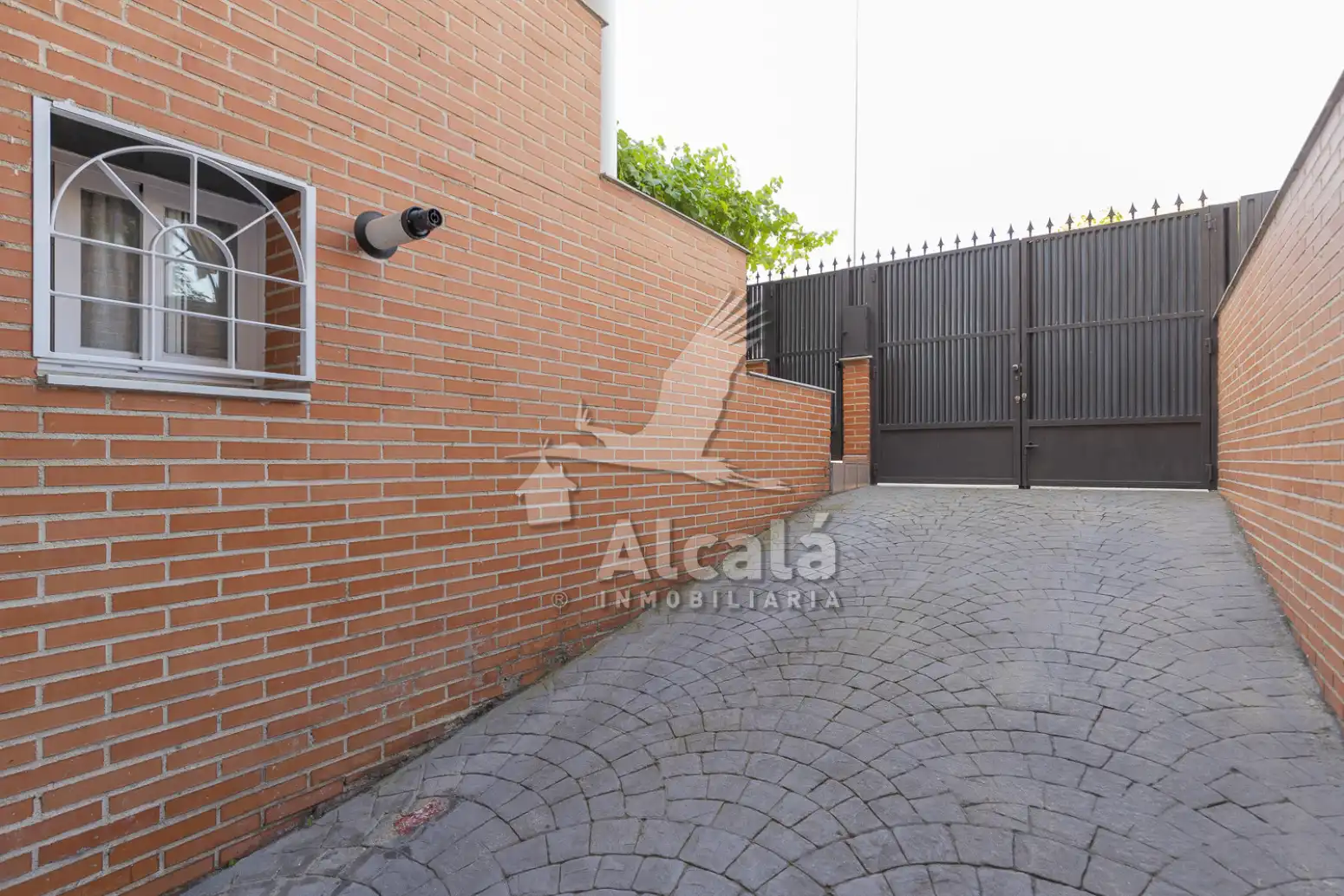 Exterior view of Houses for sale in Alcalá de Henares  with Air Conditioner, Heating and Parquet flooring