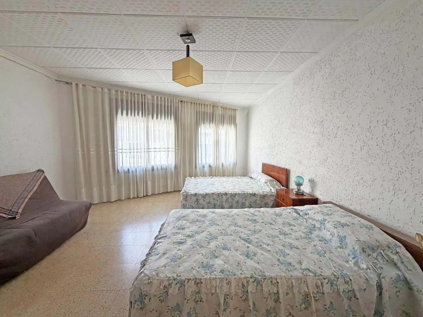 Habitación de Casa adosada en venta en Sabadell con Calefacción y Terraza