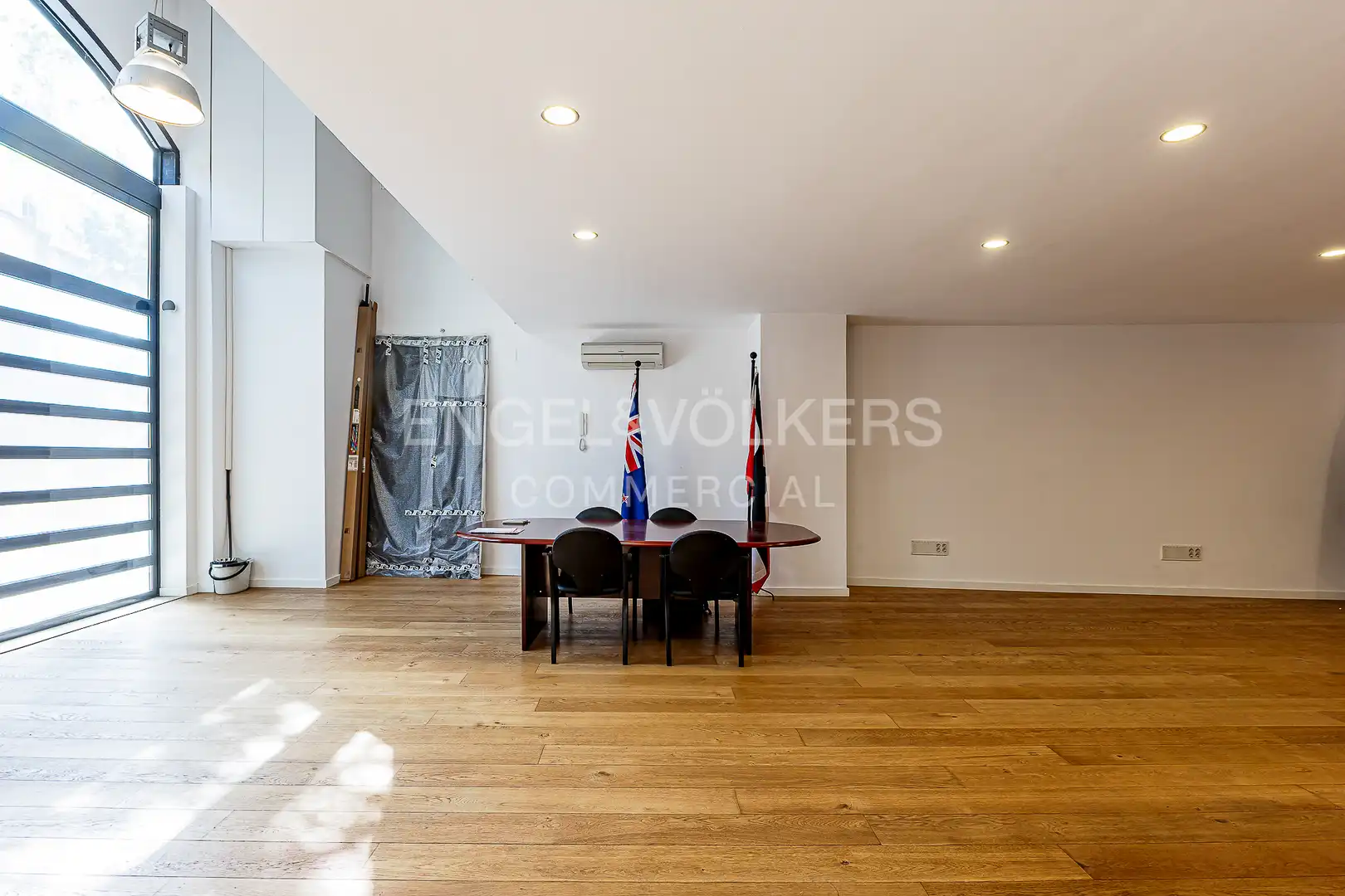 Dining room of Commercial properties for sale in Barcelona
