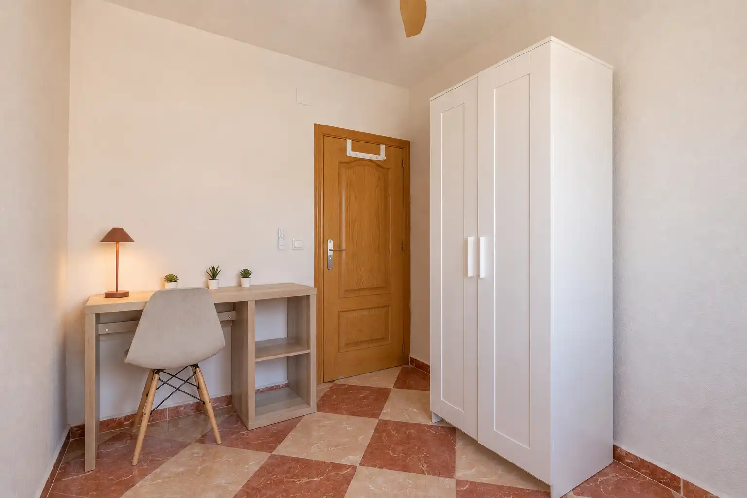 Bedroom of Flat for share in Universidad