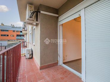 Appartamento con balcone in vendita a Centre