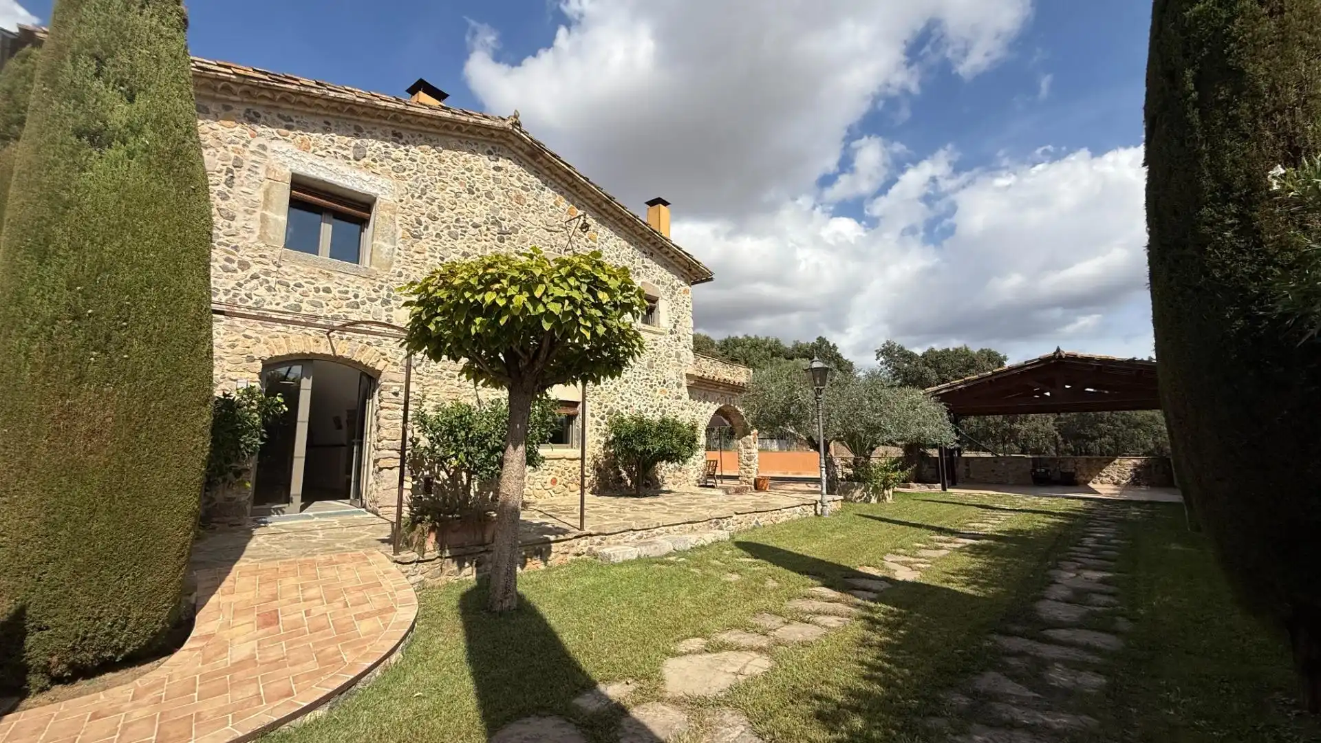 Casa rústica amb piscina de lloguer a Carrer Carrer Sadurní Pagès