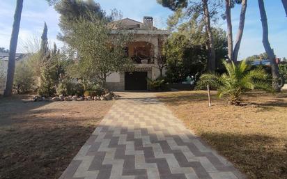 Vista exterior de Casa o xalet en venda en L'Eliana amb Terrassa i Piscina