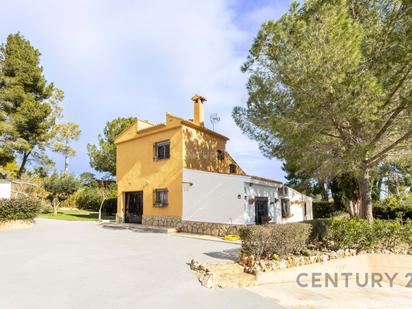 Vista exterior de Casa o xalet en venda en Requena amb Terrassa, Piscina i Moblat