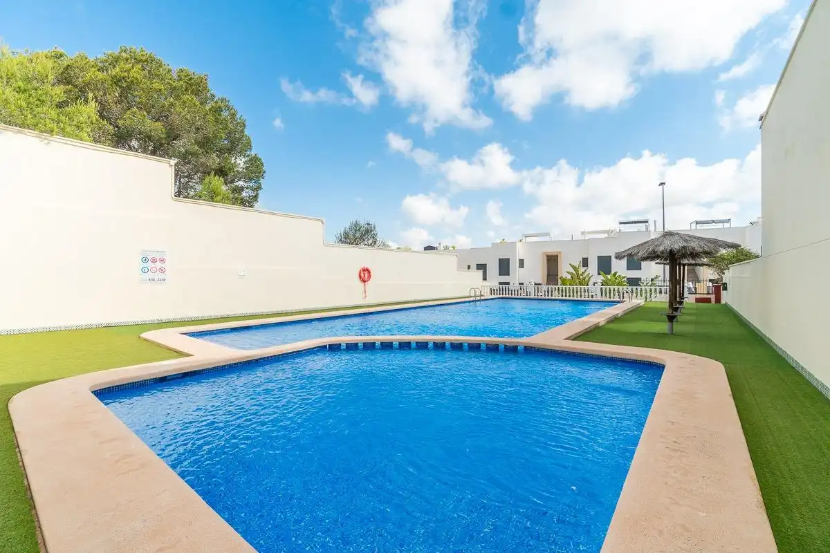 Piscina de Casa o chalet en venta en Orihuela con Aire acondicionado, Jardín privado y Trastero