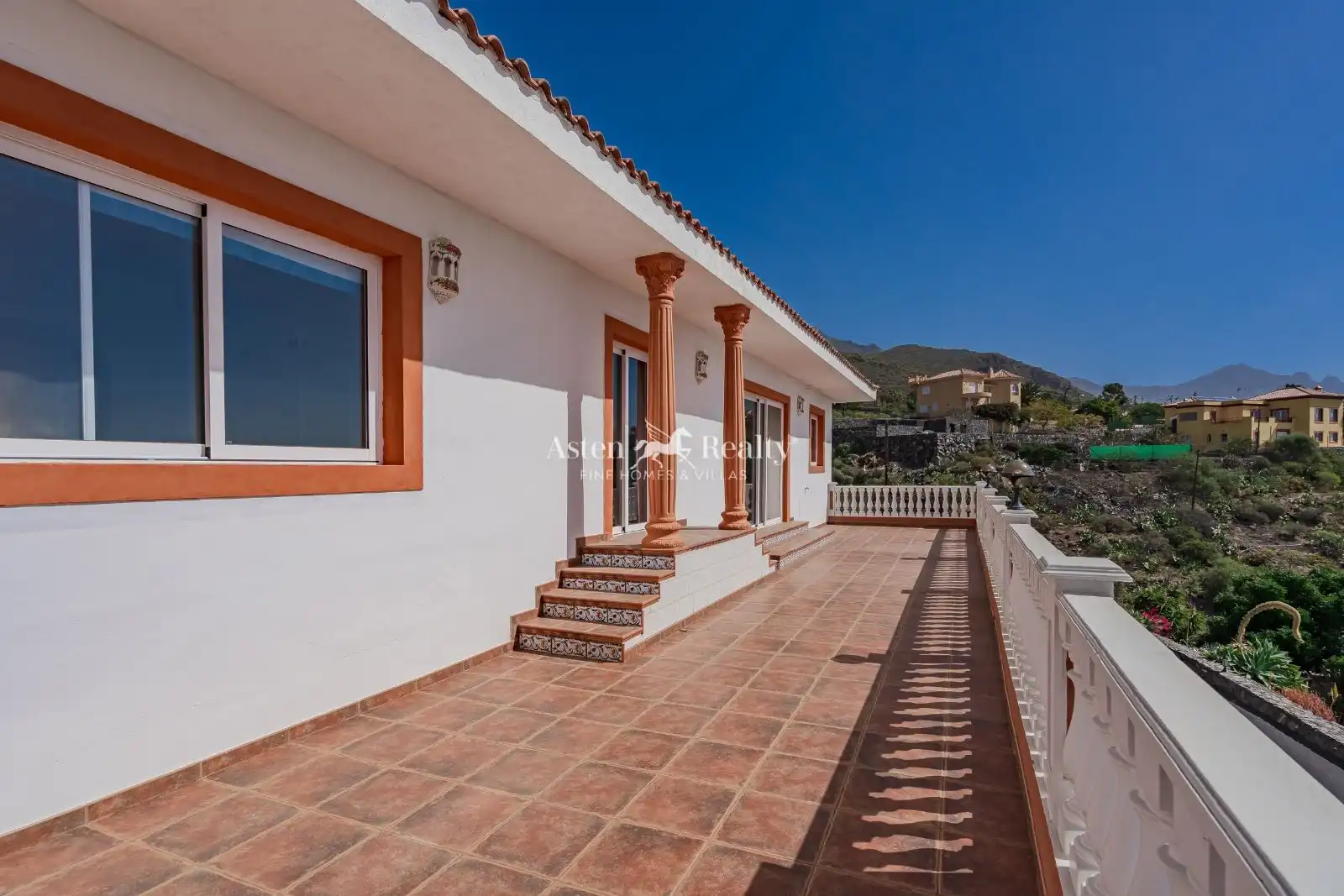 Vista exterior de Casa o chalet en venta en Adeje con Aire acondicionado, Terraza y Piscina