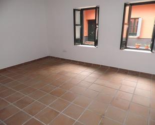 Flat to rent in  Sevilla Capital  with Air Conditioner