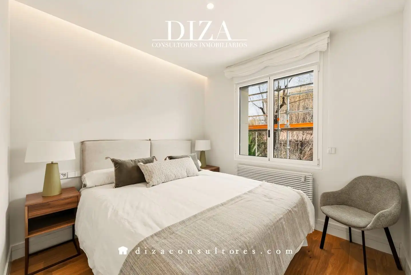 Bedroom of Flat for sale in Madrid  with Air Conditioner, Heating and Parquet flooring