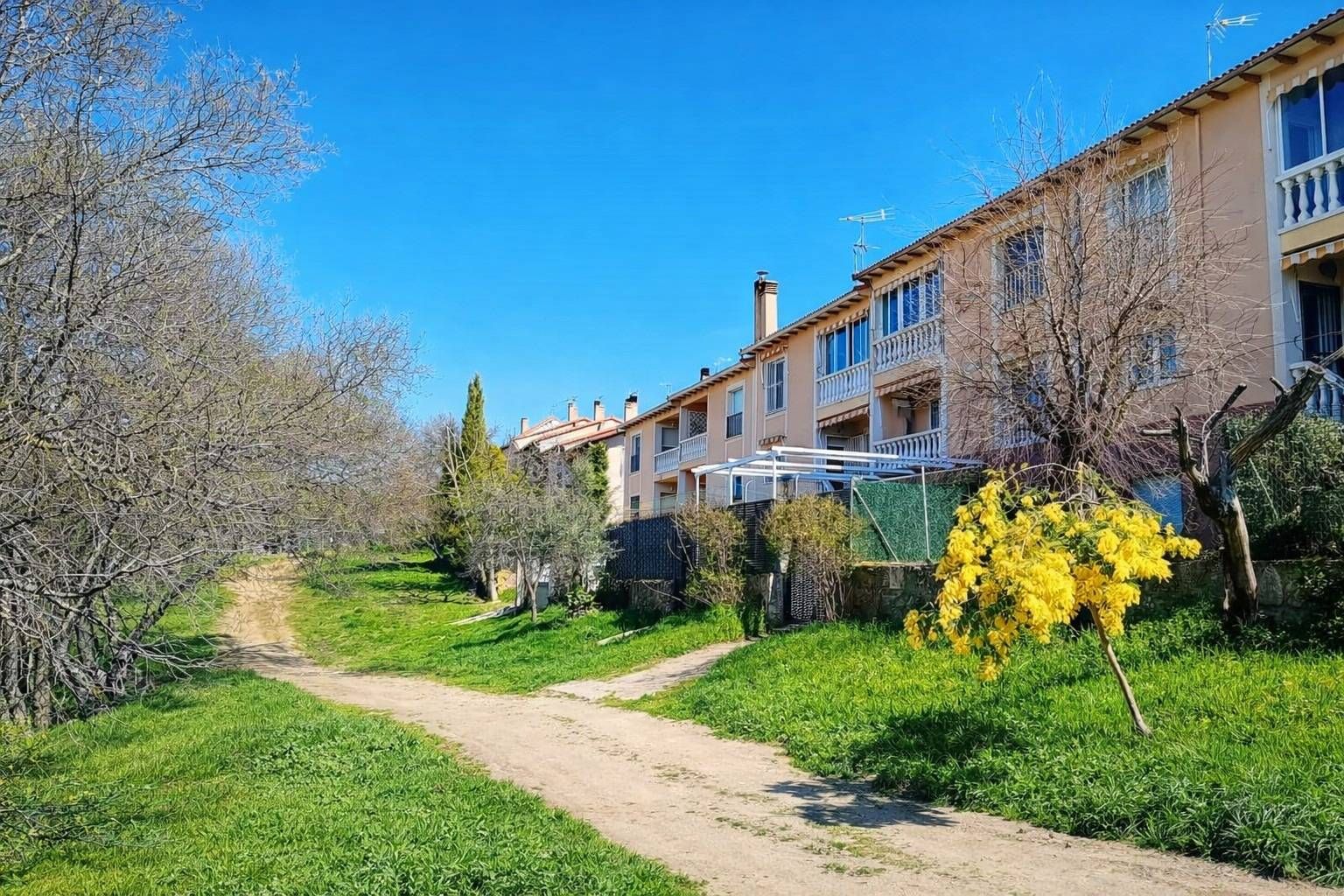 Vista exterior de Casa adosada en venta en Pedrezuela con Aire acondicionado