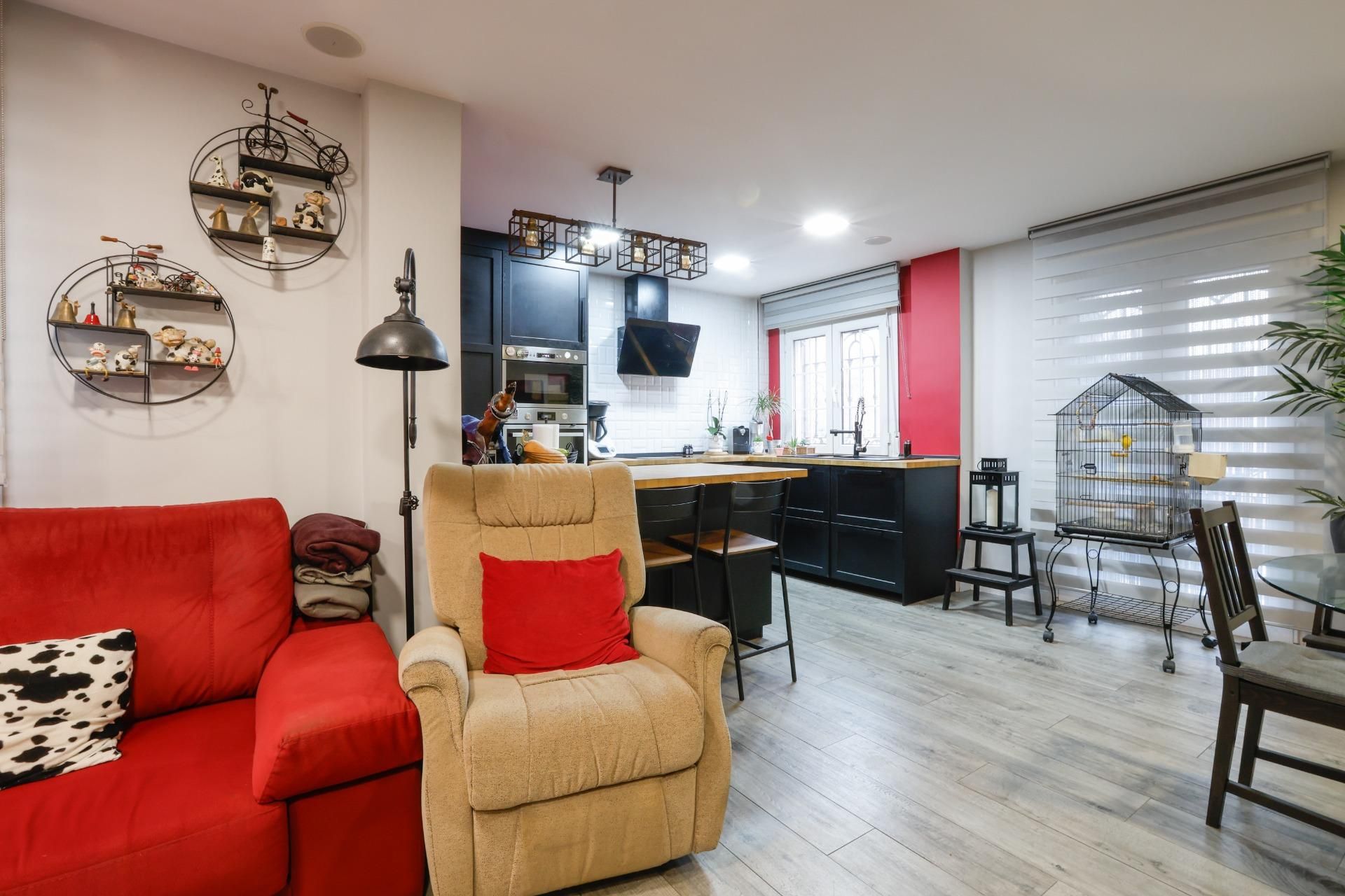 Casa adosada en venda a Hispanoamérica - Comunidades