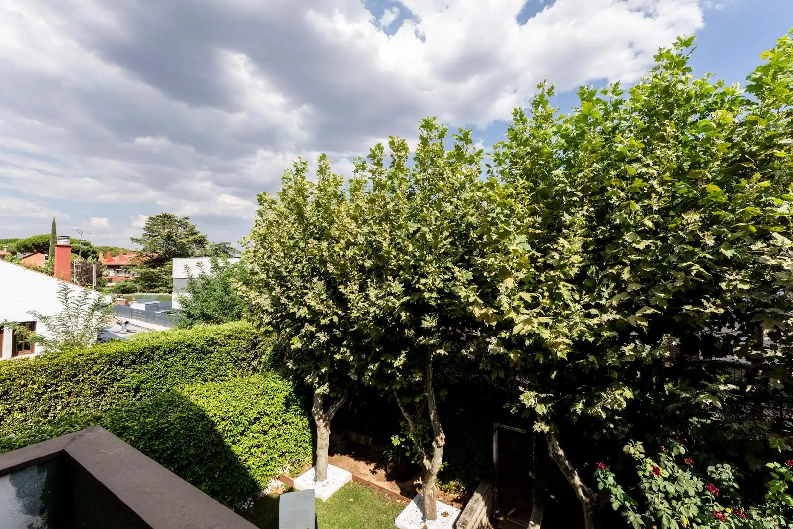 Terrasse von Einfamilien-Reihenhaus zum Verkauf in Torrelodones mit Heizung, Privatgarten und Gemeinschaftspool