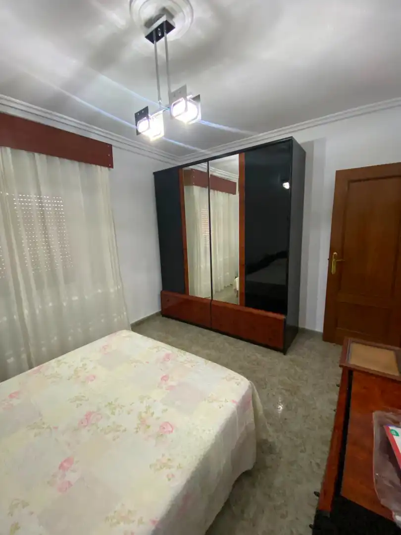 Habitación de Piso de alquiler en Plasencia con Amueblado y Balcón