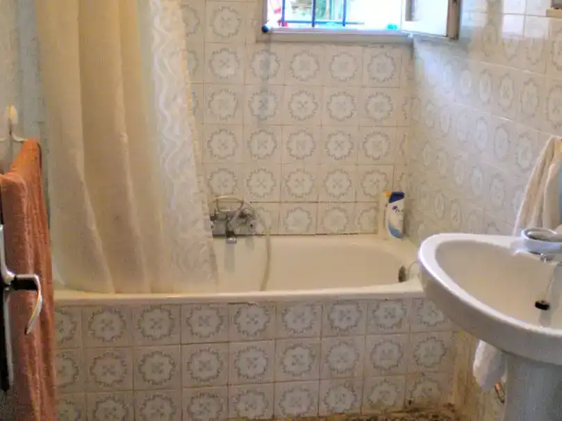 Bany de Pis en venda en Cea amb Jardí privat, Traster i Moblat