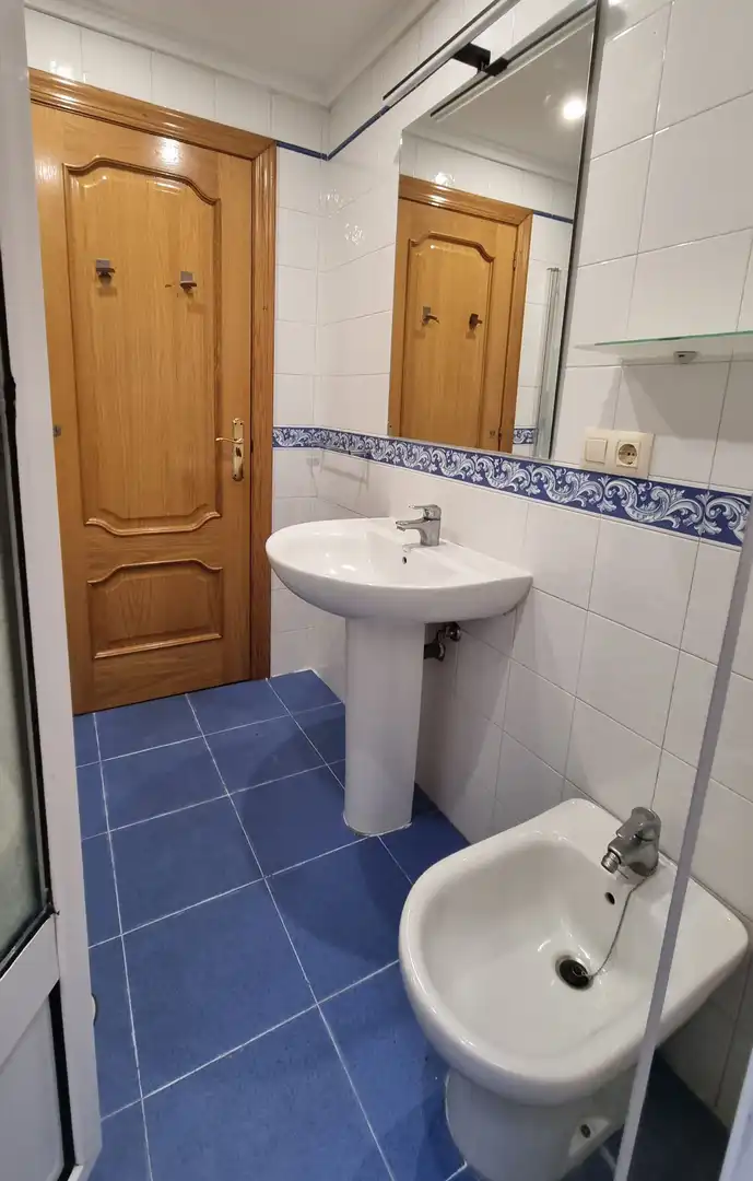 Baño de Piso de alquiler en Carreño con Amueblado