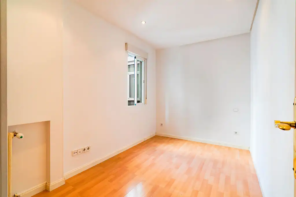 Flat with terrace for sale in Calle de Ponzano, imagen 9
