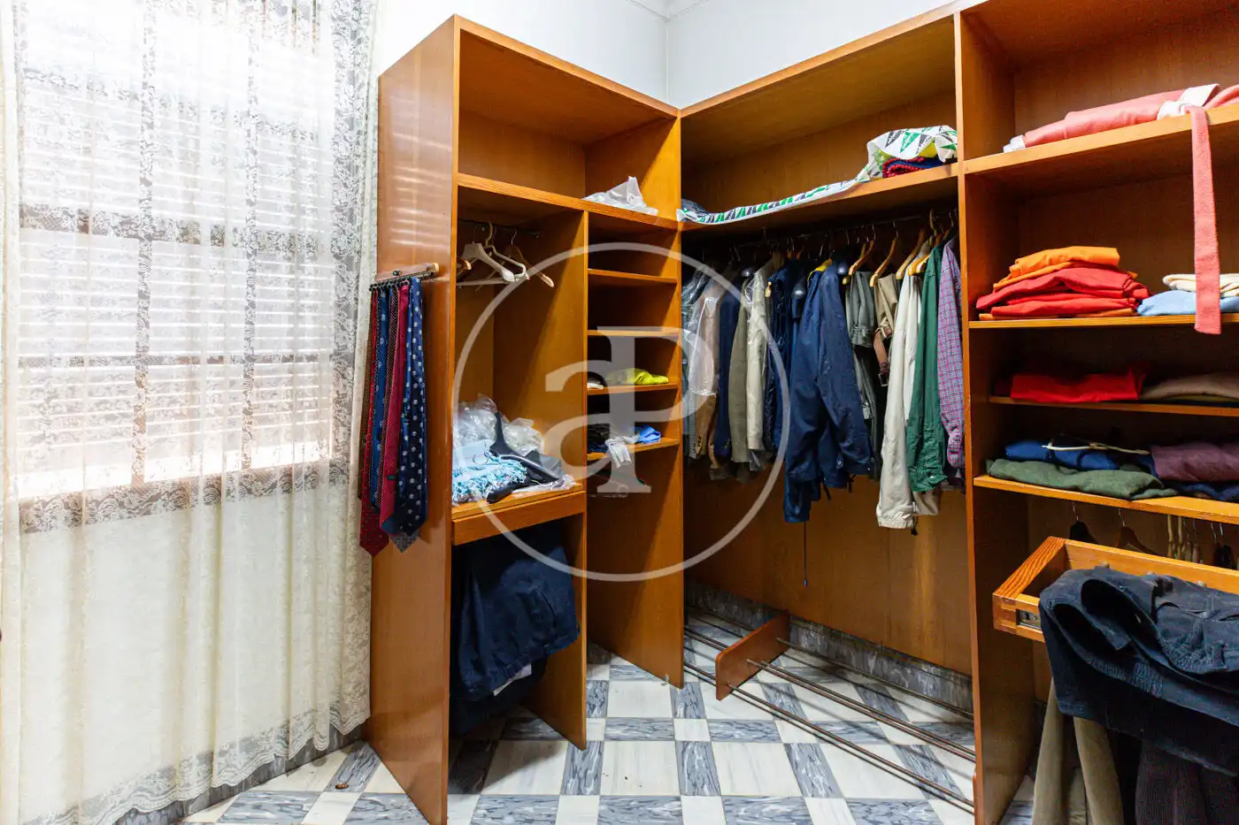 Houses for sale in Carrer de Victorio Luzuriaga, Sant Agustí