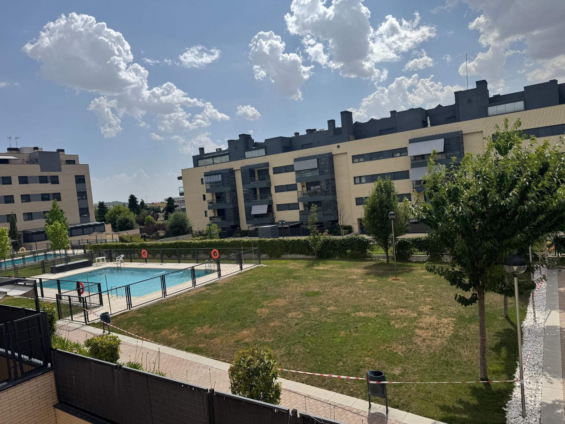 Swimming pool of Flat for sale in Valdemoro  with Air Conditioner, Heating and Community pool