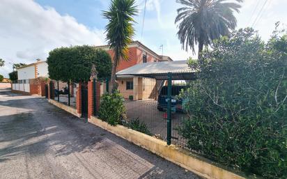 Vista exterior de Casa o xalet en venda en Castellón de la Plana / Castelló de la Plana amb Jardí privat, Terrassa i Moblat