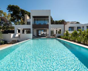 Swimming pool of House or chalet for sale in Marbella  with Air Conditioner, Heating and Private garden