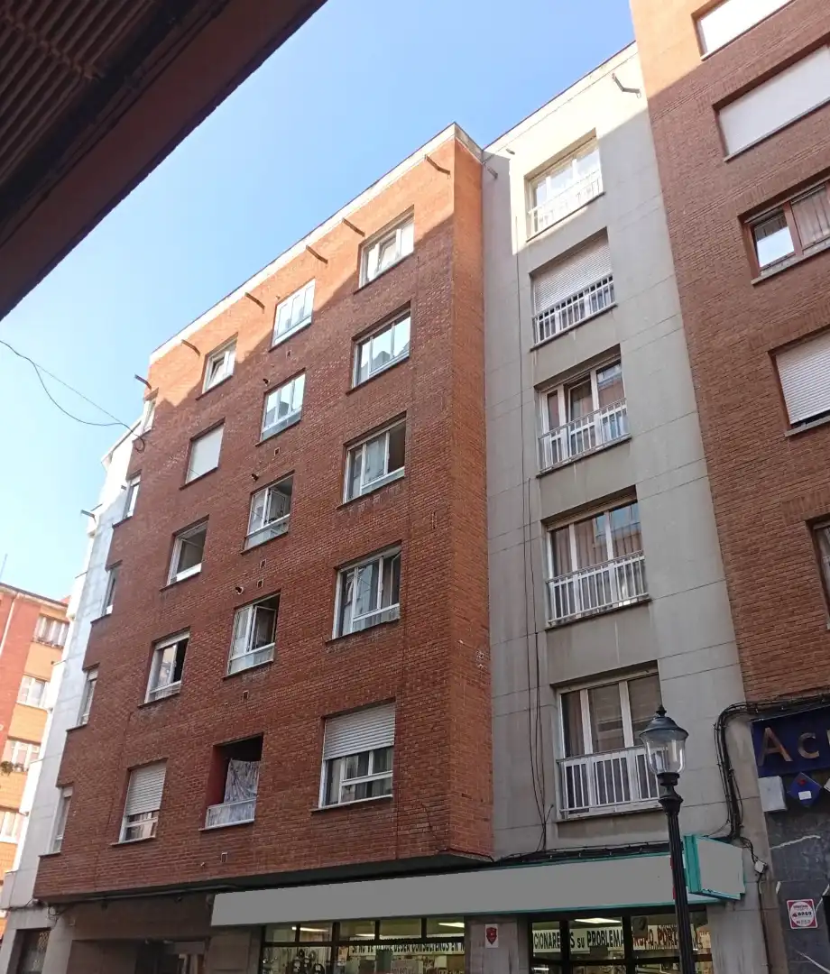 Vista exterior de Pis en venda en Gijón  amb Calefacció, Parquet i Traster