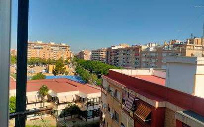 Außenansicht von Wohnung zum verkauf in  Valencia Capital mit Klimaanlage