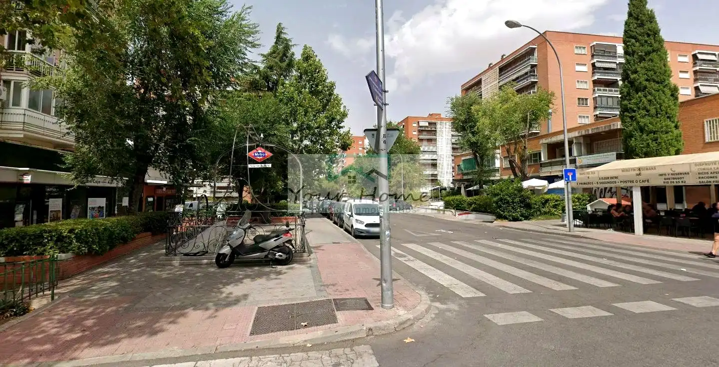 Vista exterior de Planta baja en venta en  Madrid Capital con Calefacción y Parquet