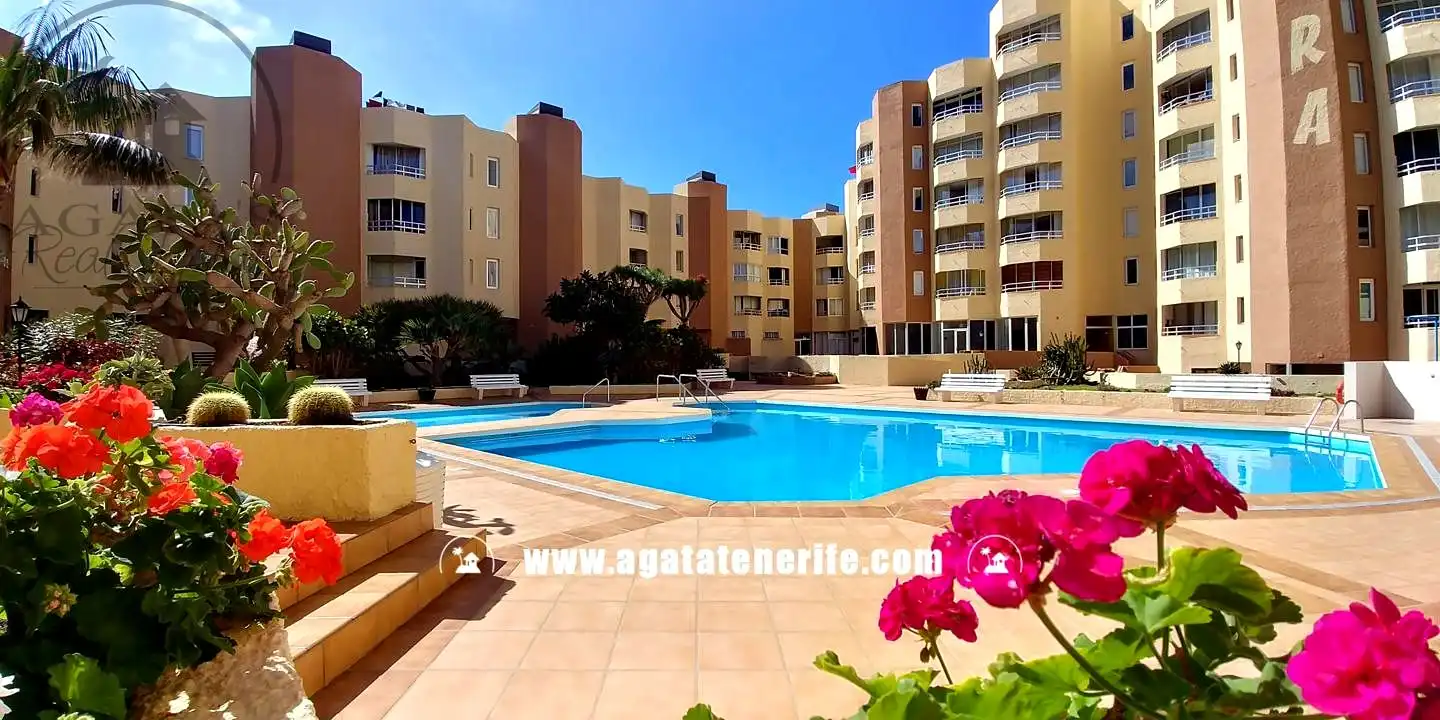 Piscina de Ático en venta en Los Silos con Piscina comunitaria