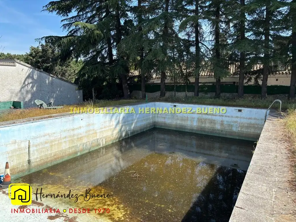 Piscina de Casa o xalet en venda en Alba de Tormes amb Jardí privat i Piscina