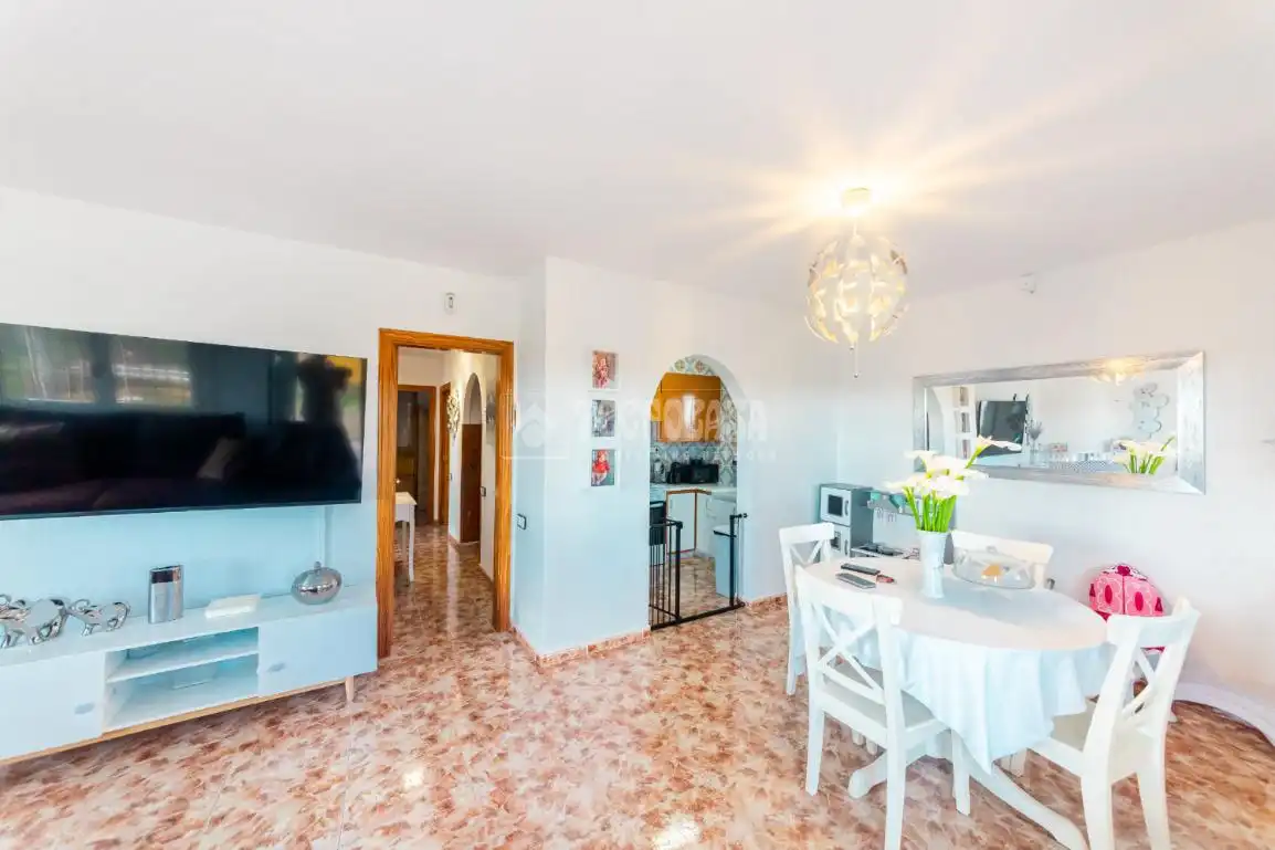 Sala d'estar de Casa o xalet en venda en Cubelles amb Calefacció i Piscina