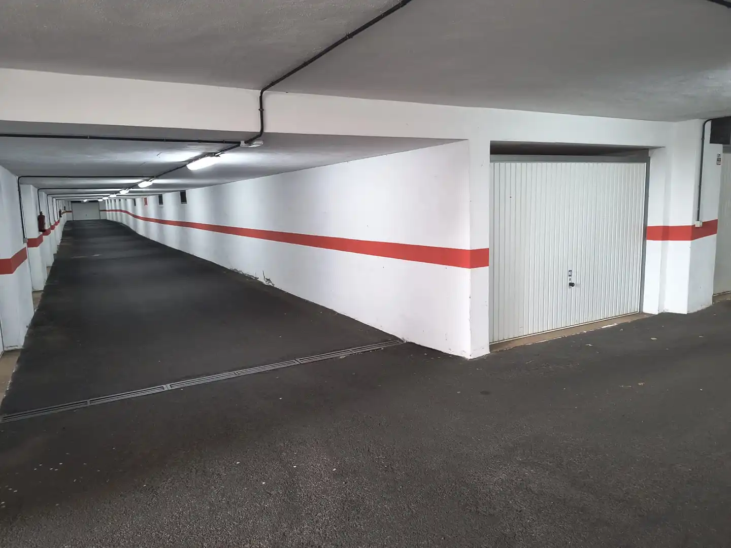 Parkplatz von Einfamilien-Reihenhaus zum Verkauf in Puerto de la Cruz mit Abstellraum, Ofen und Balkon
